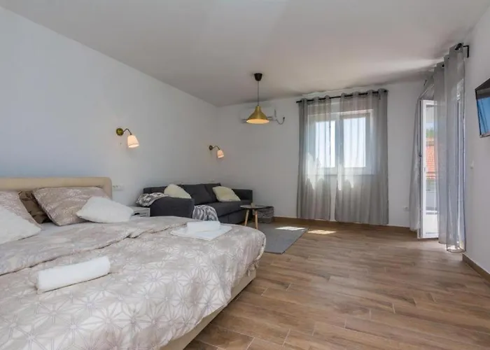 Apartman Marta 3 *